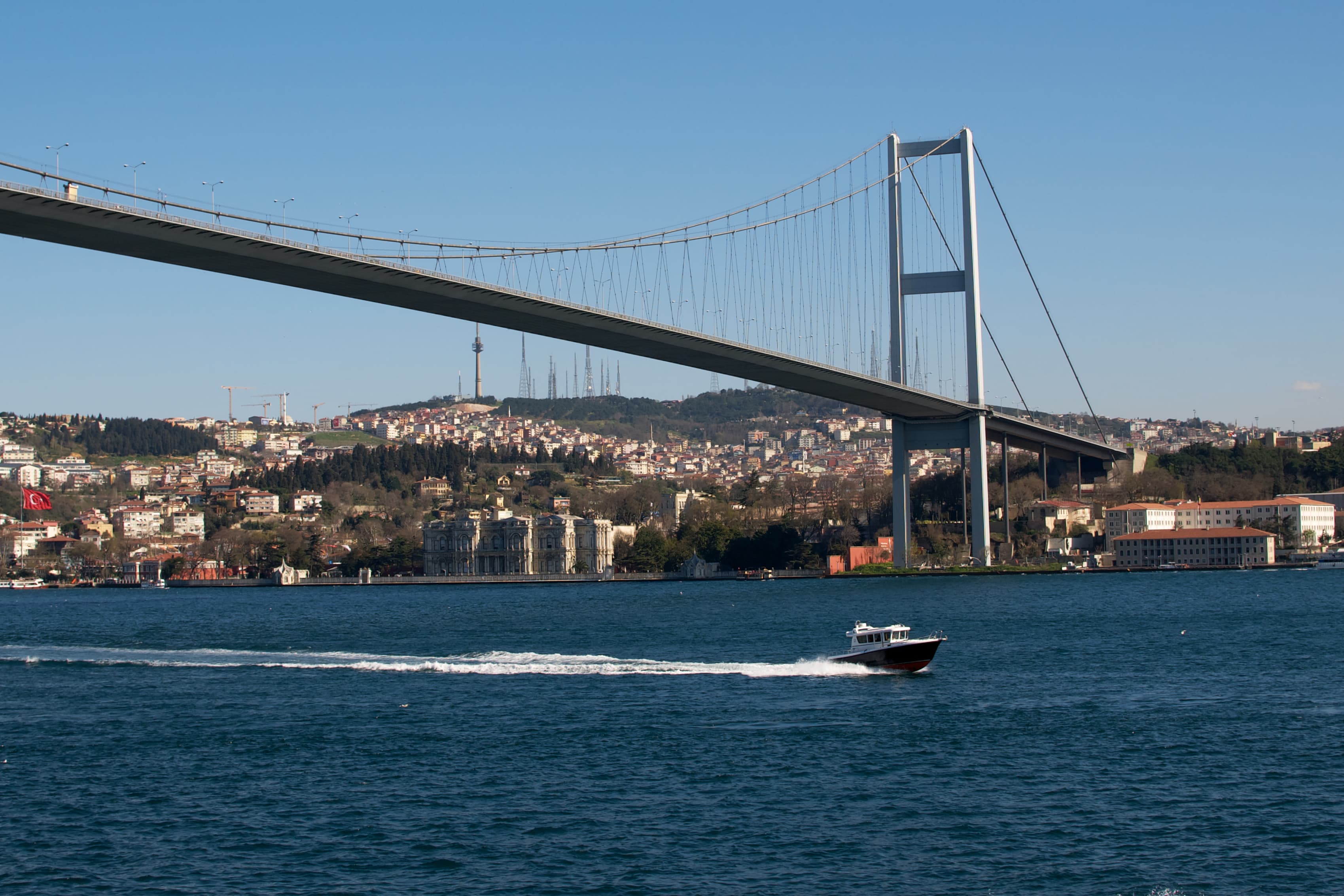 Istanbul: Boot auf dem Meer